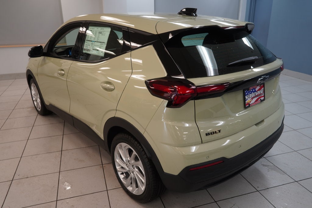 2027 Chevrolet Bolt LT - Photo 8