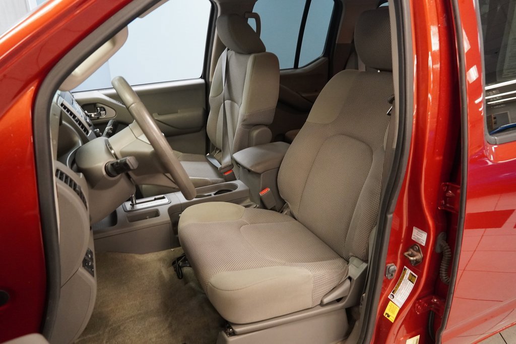 2014 Nissan Frontier SV photo 3