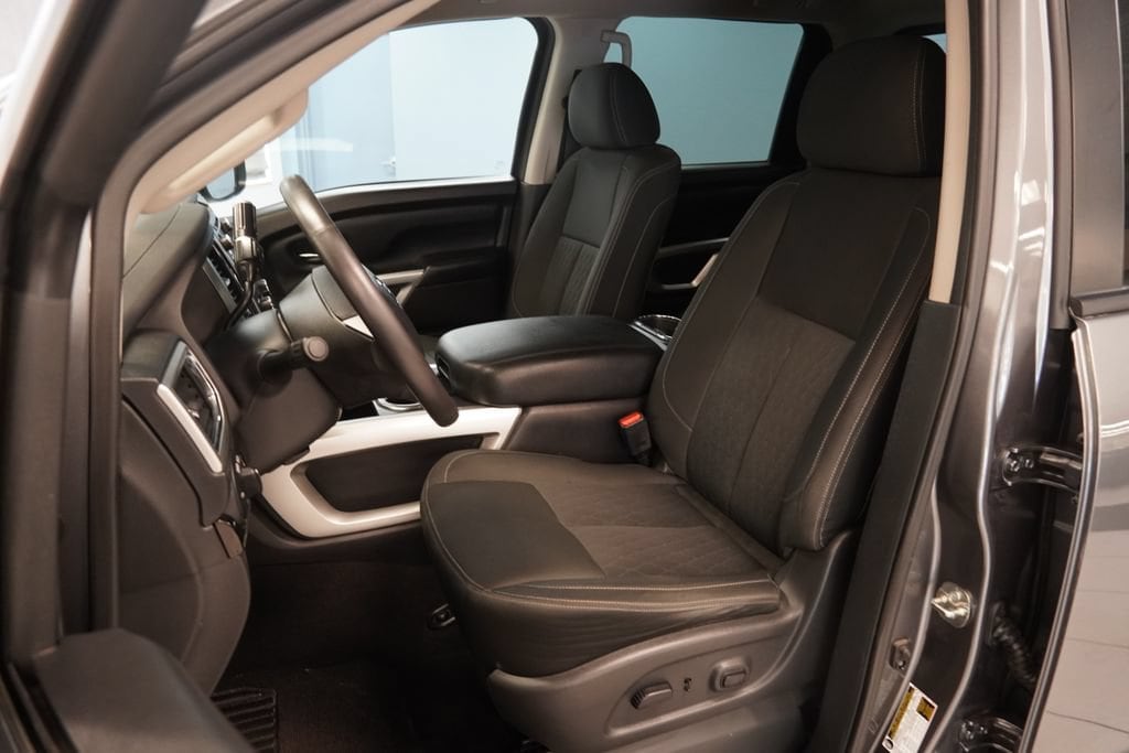 Used 2017 Nissan Titan SV Truck Crew Cab