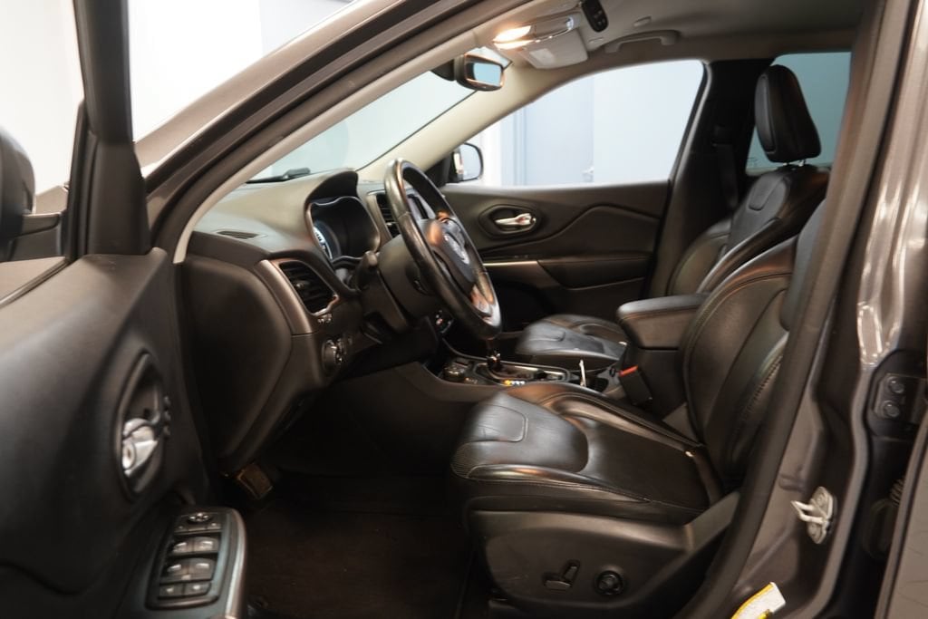 Used 2019 Jeep Cherokee Limited 4x4 SUV