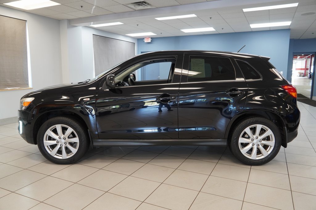 2015 Mitsubishi Outlander Sport SE photo 2