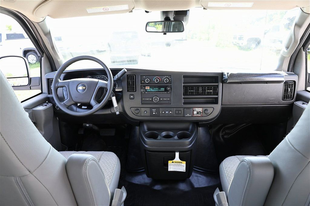 2025 Chevrolet Express Cargo Work Van - Photo 18