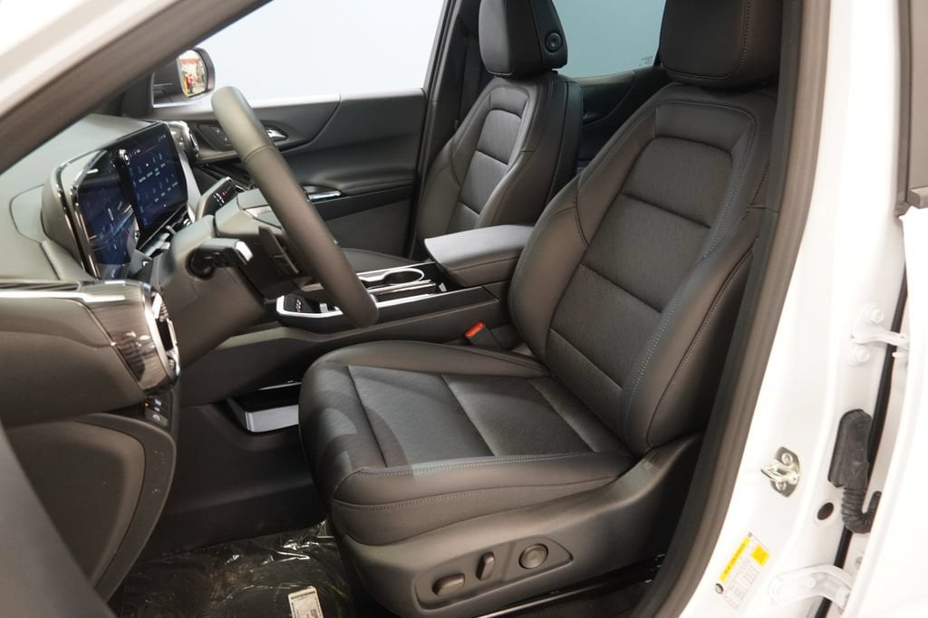 2027 Chevrolet Equinox LT - Photo 3