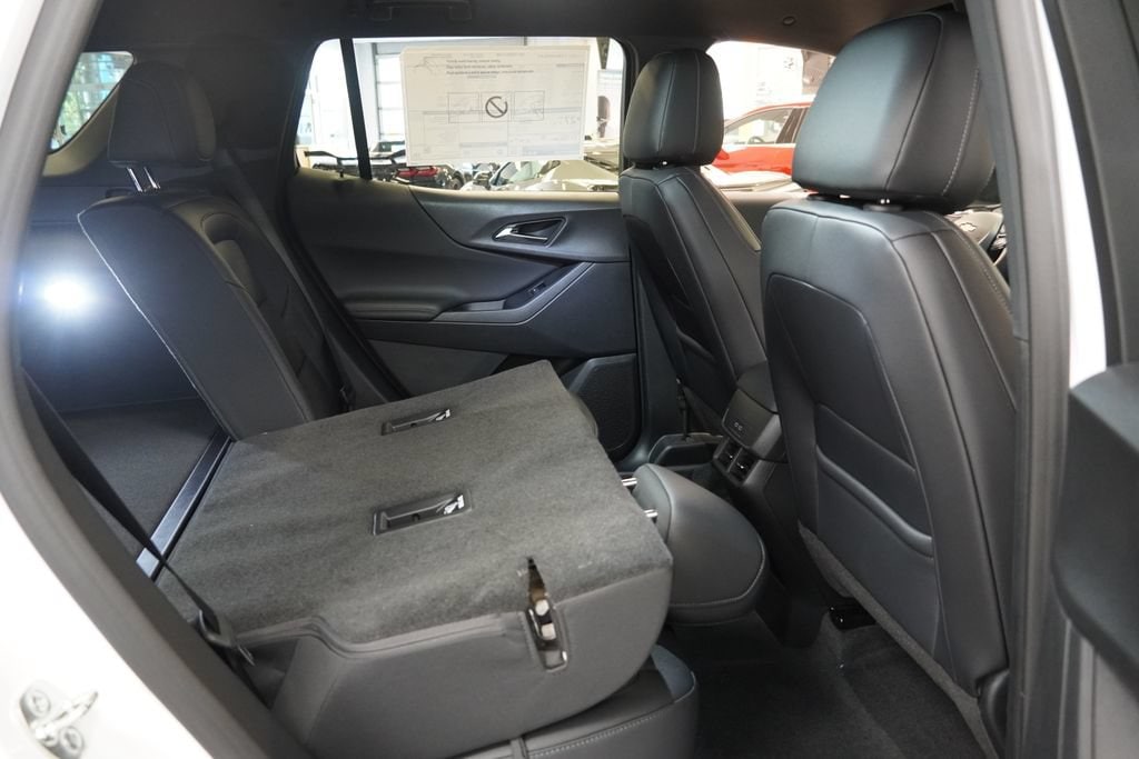 2027 Chevrolet Equinox LT - Photo 34