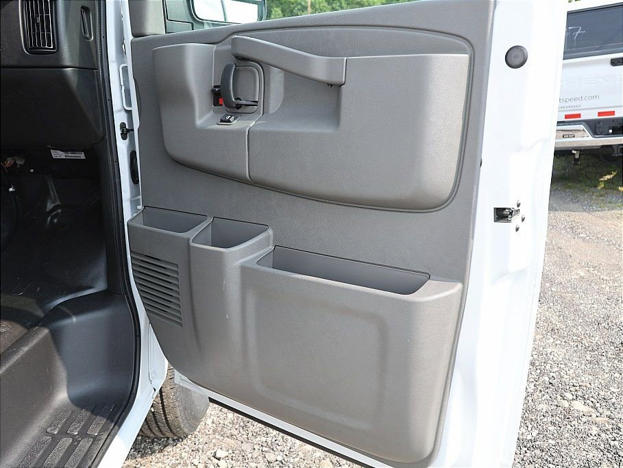 2025 Chevrolet Express Cargo Work Van - Photo 17