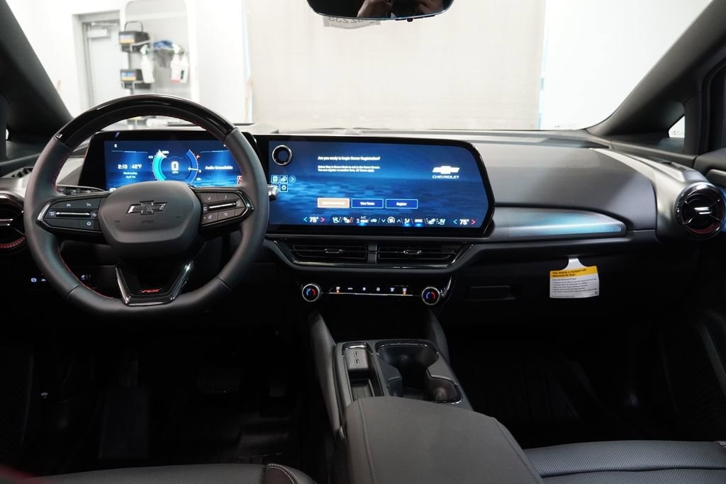 2025 Chevrolet Equinox EV RS - Photo 11