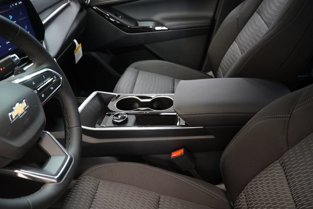 2027 Chevrolet Equinox LT - Photo 7