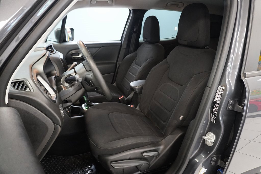 2022 Jeep Renegade Latitude photo 3