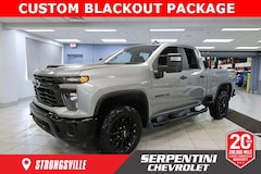 2026 Chevrolet Silverado 2500 HD Custom Truck 4WD Double Cab Standard Box [NB5, CTT, UH5, VB5, C49, VRD, VRG, VRF, VRH, VRK, WLD, J26, K47, NZZ, VRJ, VRM, R9W, VRL, FJW, 2ST, VRN, SLM, VRR, JBP, NK5, 7UX, AZ3, CMD, D72, B30, AQQ, NC7, 9AM, 5RC, C59, UHY, UQF, JL1, N33, RSR, GF2, MAH, VT5, VT7, BTM, VSX, LPA, UIR, ZL3, BTV, C67, URC, KW5, F48, KNP, 4AA, NLR, 5ST, CWK, PPW, QK1, 1SZ, UJN, 6UX, TQ5, WNO, X88, NE1, UBJ, UBI, 8AM, AKO, AL0, 1CX, A2X, L8T, 2NF, H0U, MKM, U2K, GXD, QT5, UKJ, VV4, T8Z, SP9, CPL, G80, AU3, J61, DBG, UTJ, RVS, 0ST, 4ST, UDC, KI4, BWN, AED, UE1, D31, UE4, YM8, 1NF, JGG, AEQ, N79, 5FC, AVI, V76, EF7, UMN, SAF, IVN, UF2, UVB, A68, E63, PCX, UEU, QF9, K1O, SB7, SRI, 3ST, N06, Z82, Z85, SRW, UFL, KC5, TDM, KC4, KC9, T4A, NQF, V8D, GT4, ZYG, RIA, IOR, K34, A7E, AXG, U73, VYU, AXK, AY0]