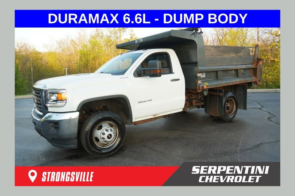 2016 GMC Sierra 4WD Regular Cab Chassis LWB's photo