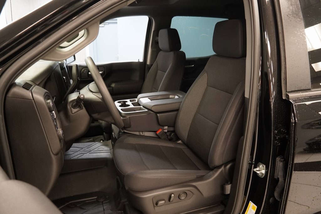 New 2025 Chevrolet Silverado 1500 Custom Truck