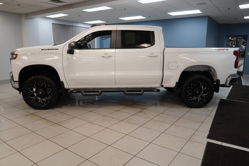 2021 Chevrolet Silverado 1500 LT photo 2