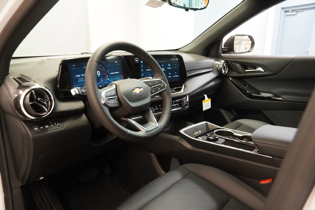 2027 Chevrolet Equinox LT - Photo 6