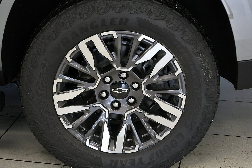 2026 Chevrolet Tahoe Z71 photo 2