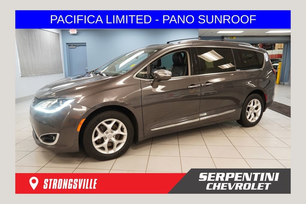 2020 Chrysler Pacifica Limited's photo