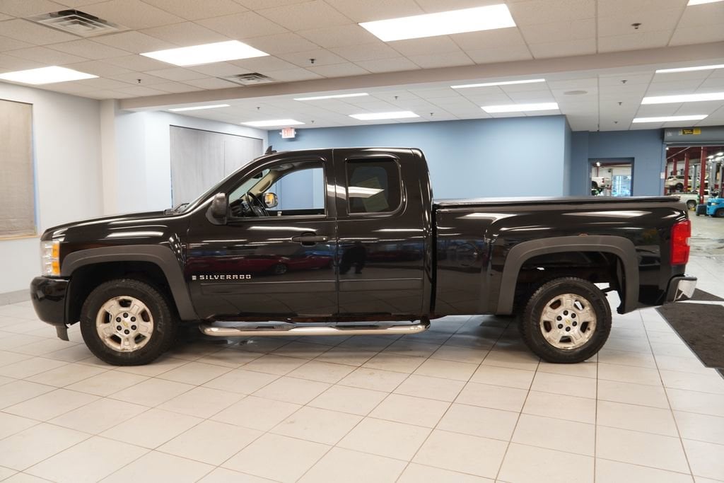 Used 2007 Chevrolet Silverado 1500 1LT with VIN 2GCEC19J871732051 for sale in Strongsville, OH