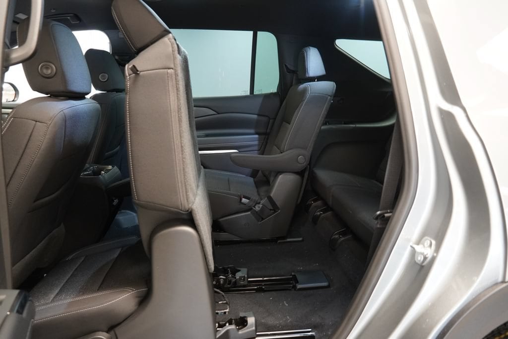 2027 Chevrolet Traverse LT - Photo 28