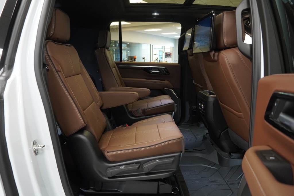 2027 Chevrolet Suburban High Country - Photo 35