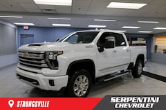 2026 Chevrolet Silverado 2500 HD High Country Truck 4WD Crew Cab Standard Box [NB5, 3LZ, CTT, UH5, B26, DNS, VB5, C49, VRD, VRG, VRF, VRH, CE1, VRK, J26, K47, NZZ, VRJ, VRM, VRL, FJW, 2ST, VRN, SLM, U01, VRR, JBP, 7UX, CMD, K4C, G4J, B30, B34, NC7, B35, UQA, 9AM, 5RC, C59, UHY, DP9, JL1, RSR, CF5, DH6, N37, MAH, VT5, U12, VT7, BTM, VSX, GEX, LPA, E20, GFD, BTV, URD, URC, KW5, D07, F48, KNP, NLR, 5ST, PPW, SNR, UBC, 1SZ, CWM, UJN, 6UX, QK2, TQ5, WNO, X88, VLQ, NE1, UBJ, UK3, UBI, 8AM, AKO, AL0, A2X, L8T, 2NF, CGN, DZC, MKM, PZ8, U2K, N57, NV8, QT5, UKJ, VV4, T8Z, BVQ, 4JS, SP9, CPL, G80, AU3, UKV, A45, J61, A48, HS1, UD5, TRG, UTJ, DRZ, 0ST, KI3, 4ST, KI4, BWN, KA1, A50, UE1, KA6, AEF, UE4, YM8, UDV, 1NF, CJ2, AEQ, UV2, KQV, N79, 5FC, AVI, UV6, AVJ, Z71, EF7, UMN, WR1, SAF, BPH, IVN, UF2, E63, UEU, QF9, UET, JHD, K1O, UVN, 3ST, N06, Z82, T3U, UFG, SRW, UFL, TDM, KC4, KSG, UG1, CKF, KC9, V8D, IOK, NQH, GT4, ZYG, T4L, AXG, U73, VQK, HF0, VYU, AXK, A7K, AY0, B1J, VQZ]