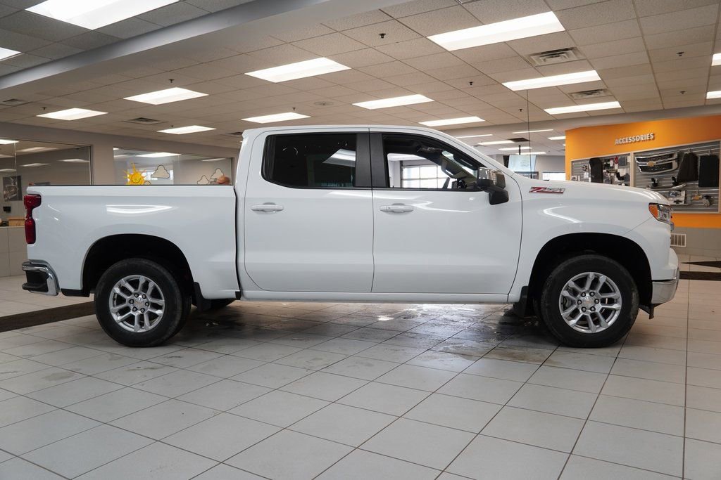 2025 Chevrolet Silverado 1500 LT - Photo 11