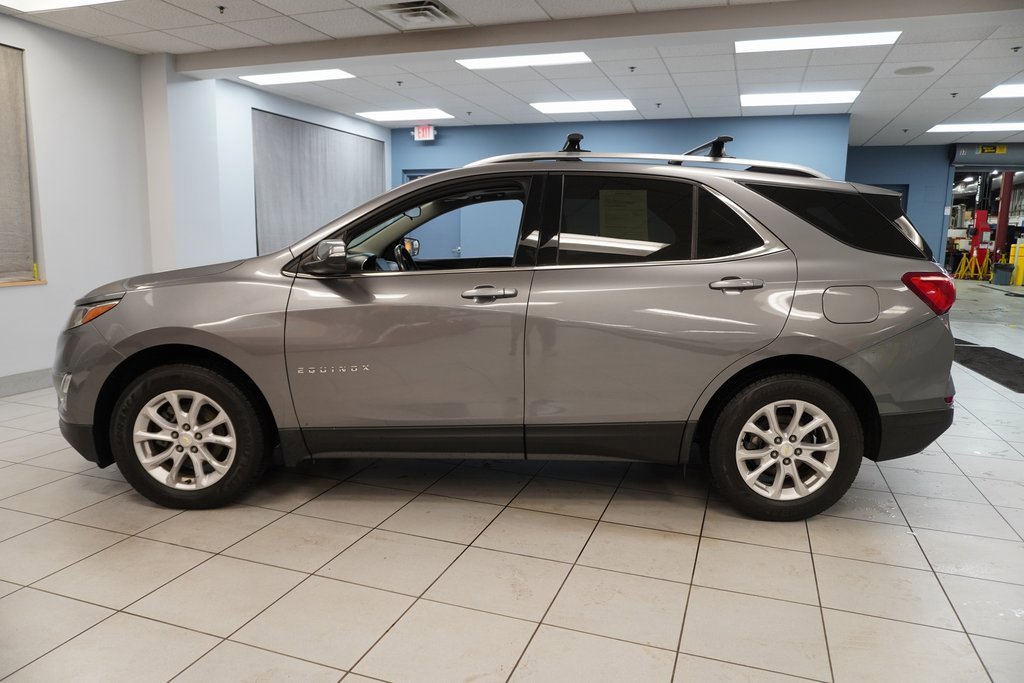 2018 Chevrolet Equinox LT photo 2