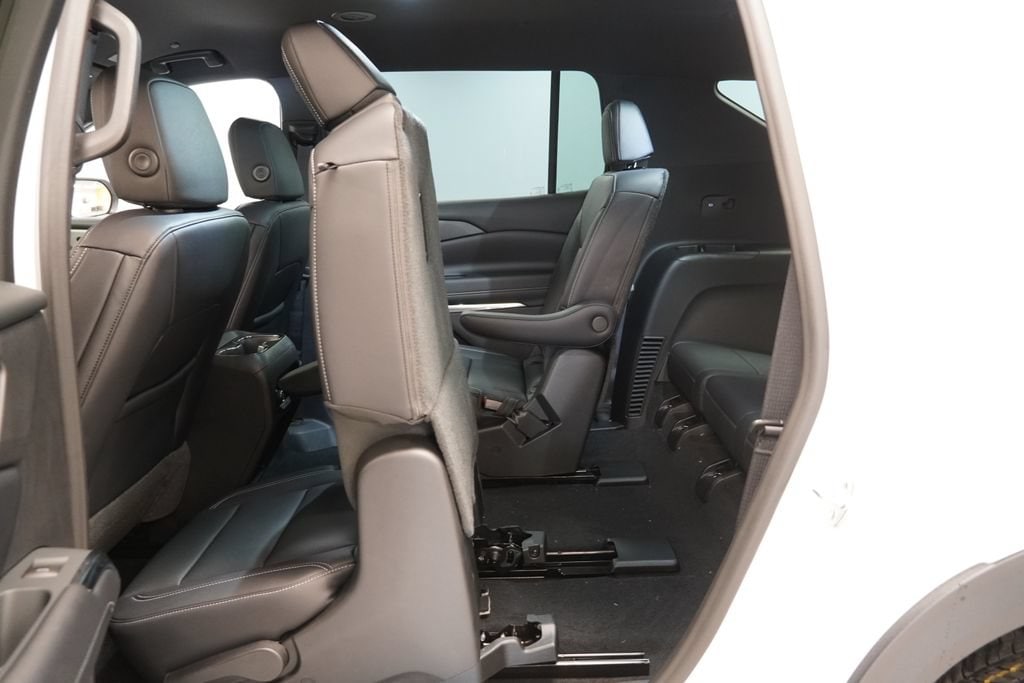 2027 Chevrolet Traverse LT - Photo 28