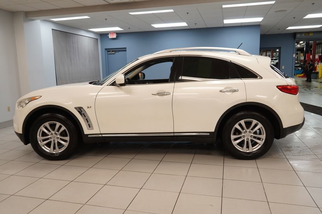 Used 2015 INFINITI QX70 Base with VIN JN8CS1MW6FM483334 for sale in Strongsville, OH