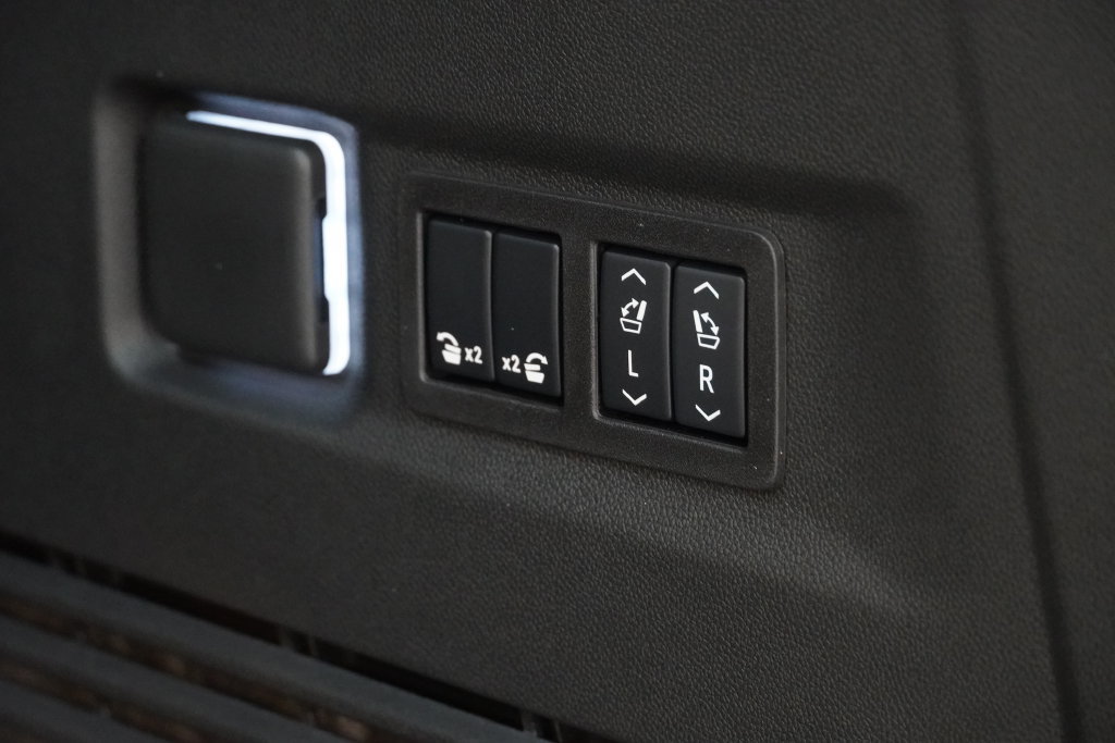 2027 Chevrolet Suburban High Country - Photo 12