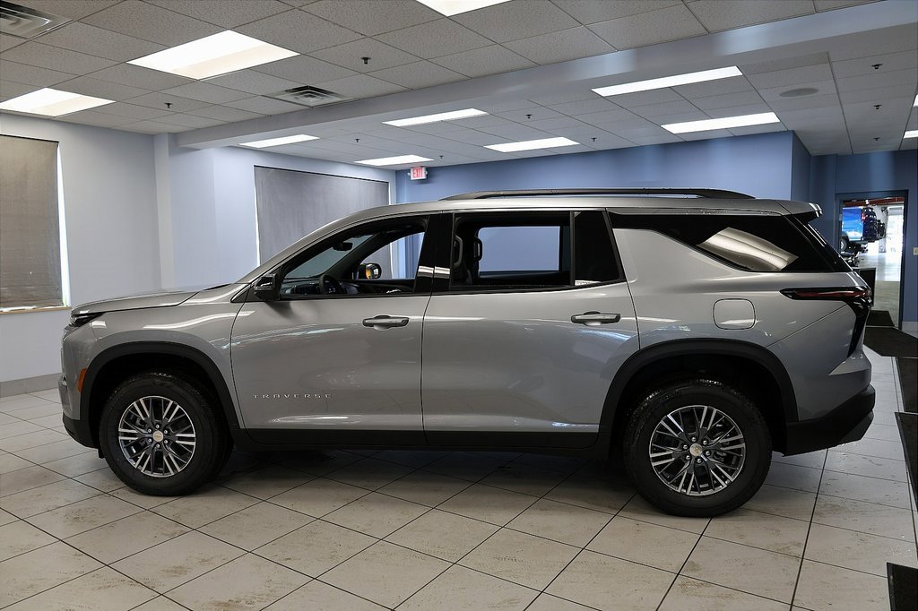 2026 Chevrolet Traverse photo 2