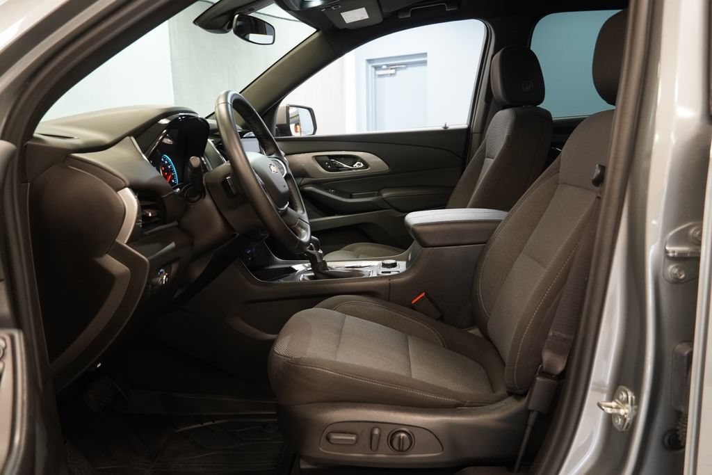 Used 2023 Chevrolet Traverse LT Cloth SUV