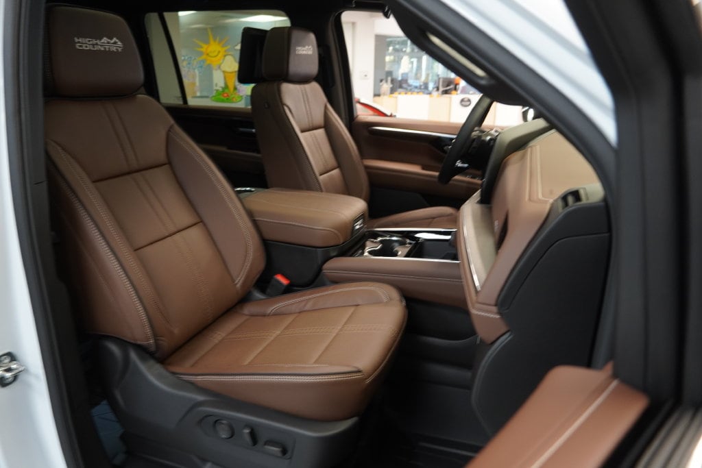 2027 Chevrolet Suburban High Country - Photo 39