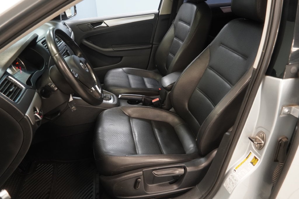 Used 2013 Volkswagen Jetta 2.5L SE Sedan
