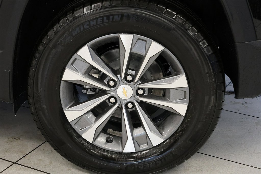 2026 Chevrolet Equinox LT photo 3