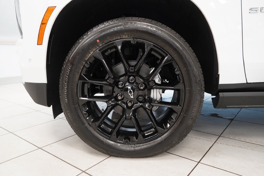 2027 Chevrolet Suburban High Country - Photo 18