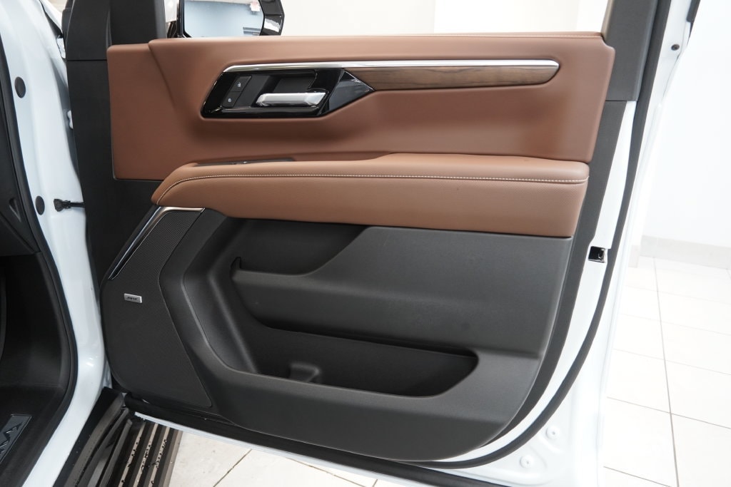 2027 Chevrolet Suburban High Country - Photo 38