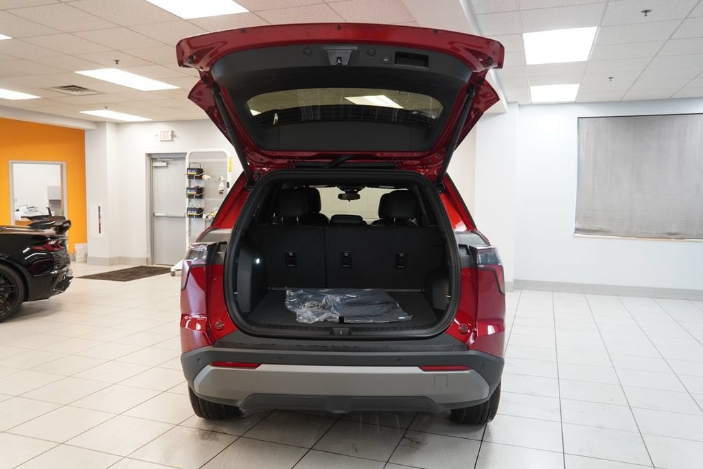 2027 Chevrolet Equinox LT - Photo 8