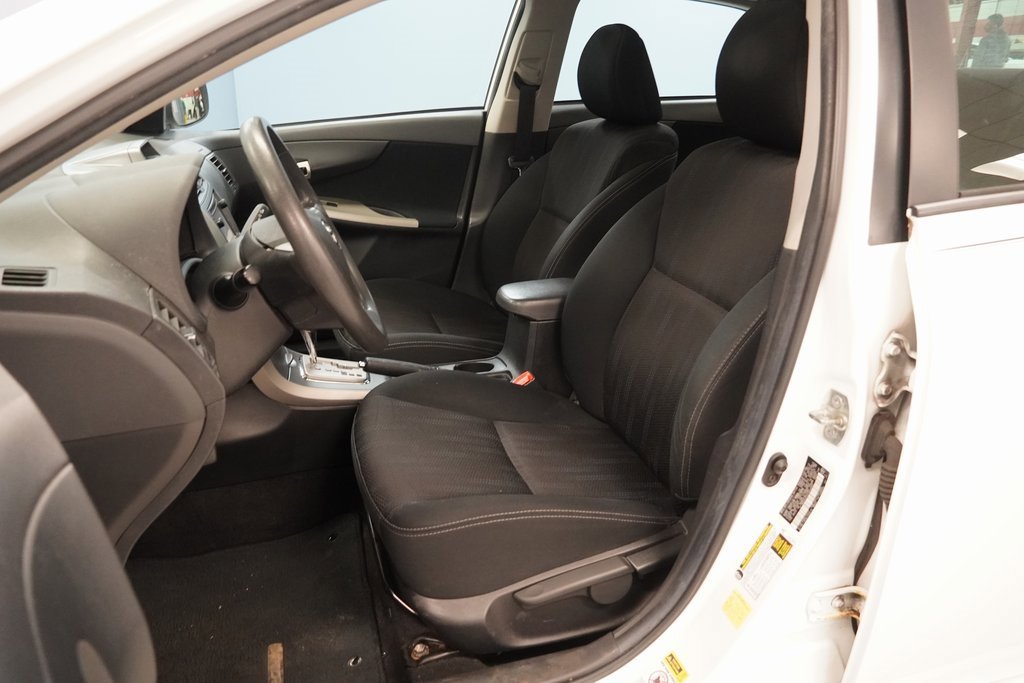 2013 Toyota Corolla L photo 3