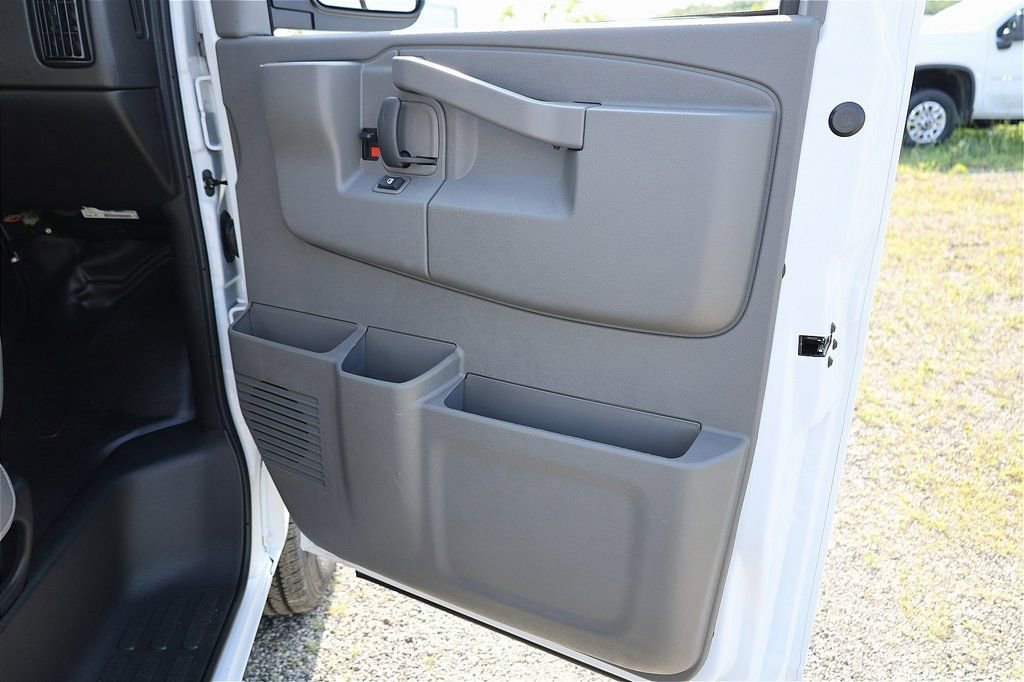 2025 Chevrolet Express Cargo Work Van - Photo 19