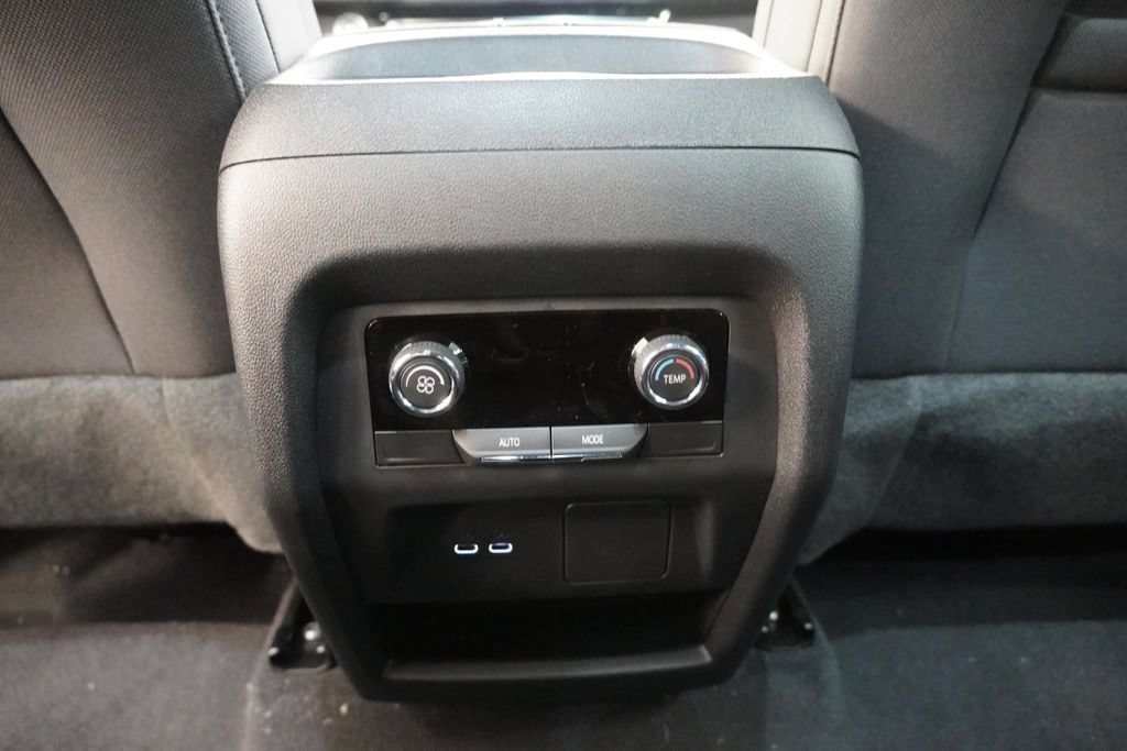 2027 Chevrolet Traverse LT - Photo 30