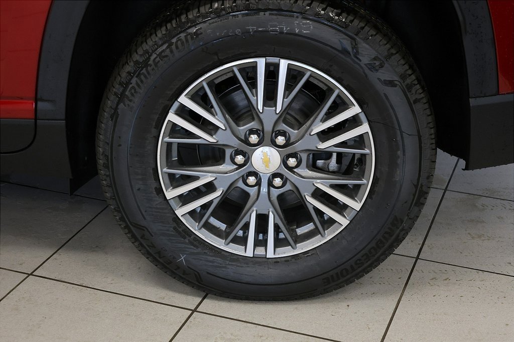 2026 Chevrolet Traverse photo 2