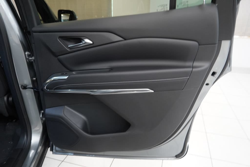 2027 Chevrolet Traverse LT - Photo 31