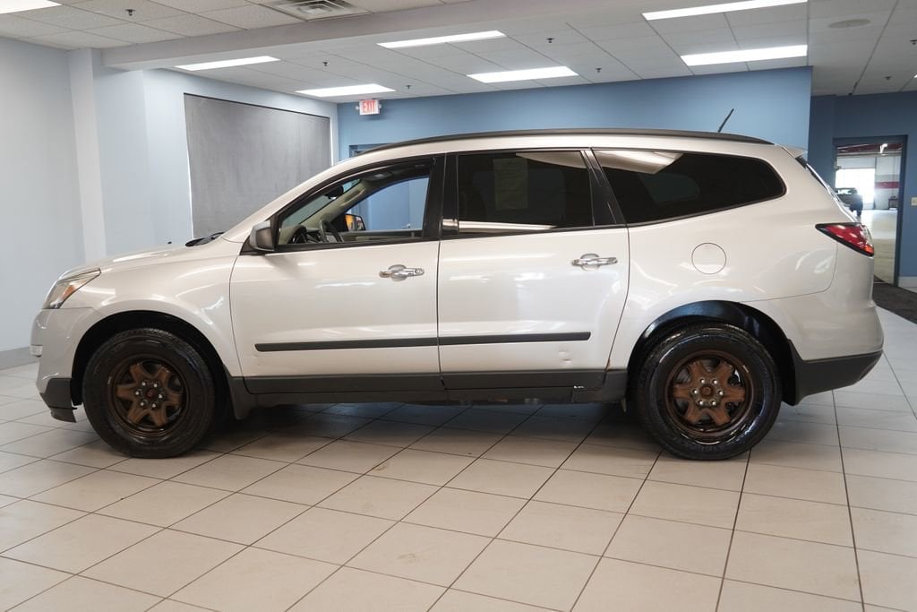 Used 2016 Chevrolet Traverse LS with VIN 1GNKVFED2GJ220230 for sale in Strongsville, OH