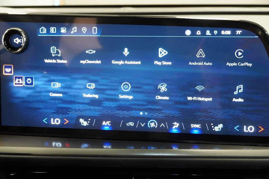 2027 Chevrolet Traverse LT - Photo 19