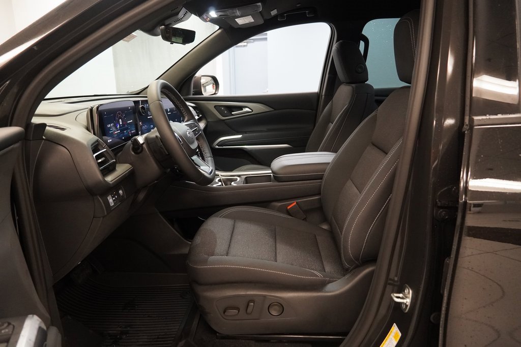 2026 Chevrolet Traverse photo 3