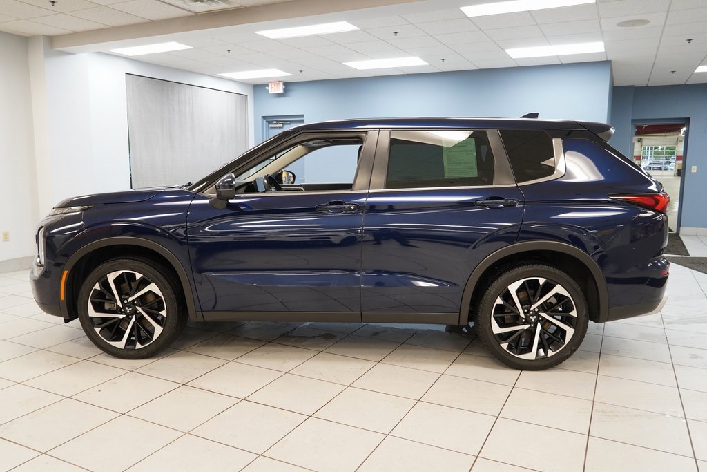 Used 2022 Mitsubishi Outlander SE with VIN JA4J4UA8XNZ068694 for sale in Strongsville, OH