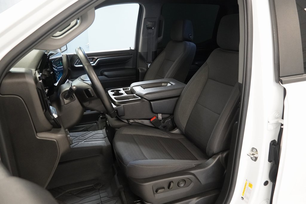 2023 Chevrolet Silverado 1500 LT photo 3