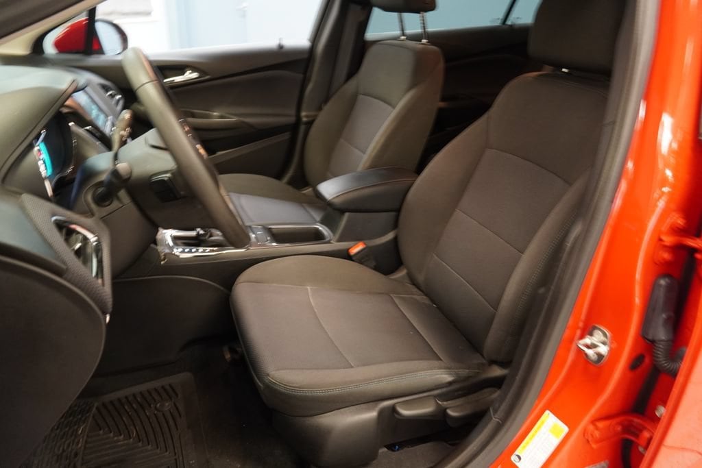 Used 2018 Chevrolet Cruze LT Hatchback