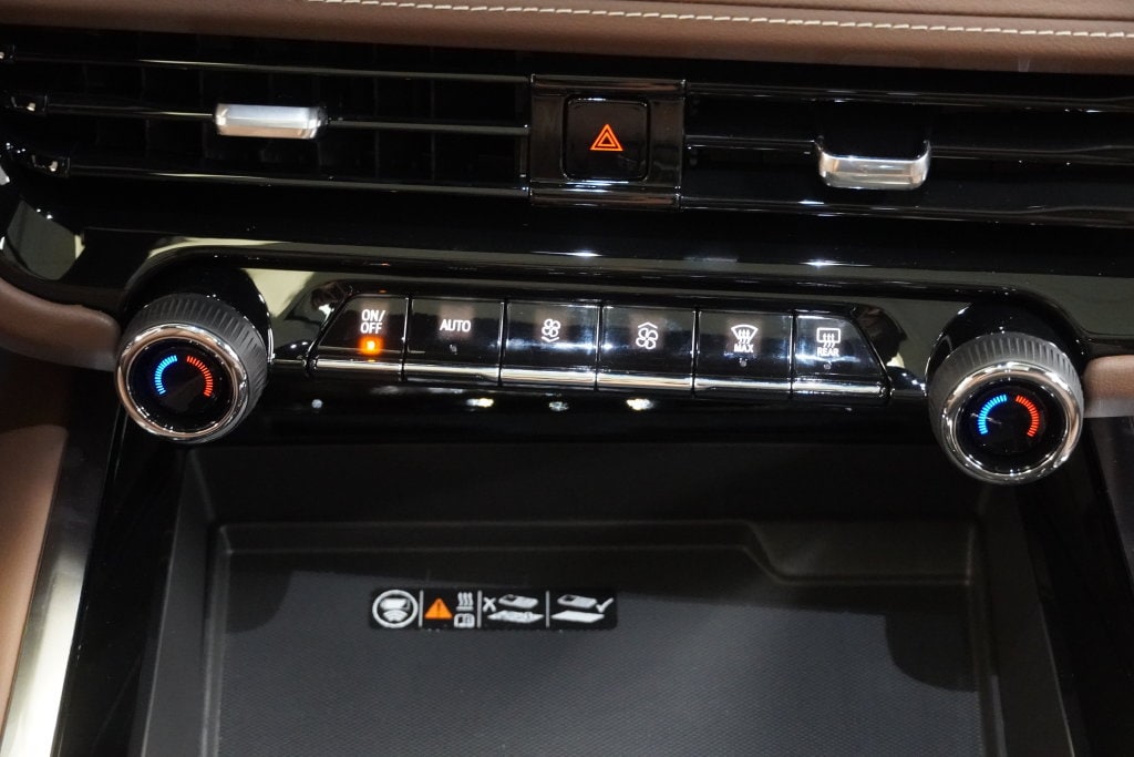 2027 Chevrolet Suburban High Country - Photo 24