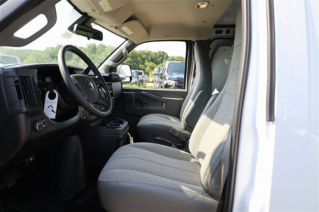 2025 Chevrolet Express Cargo Work Van - Photo 25