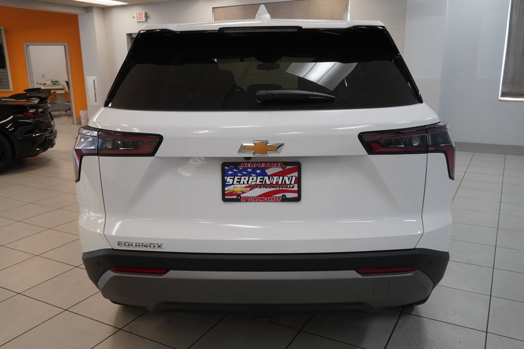 2027 Chevrolet Equinox LT - Photo 11